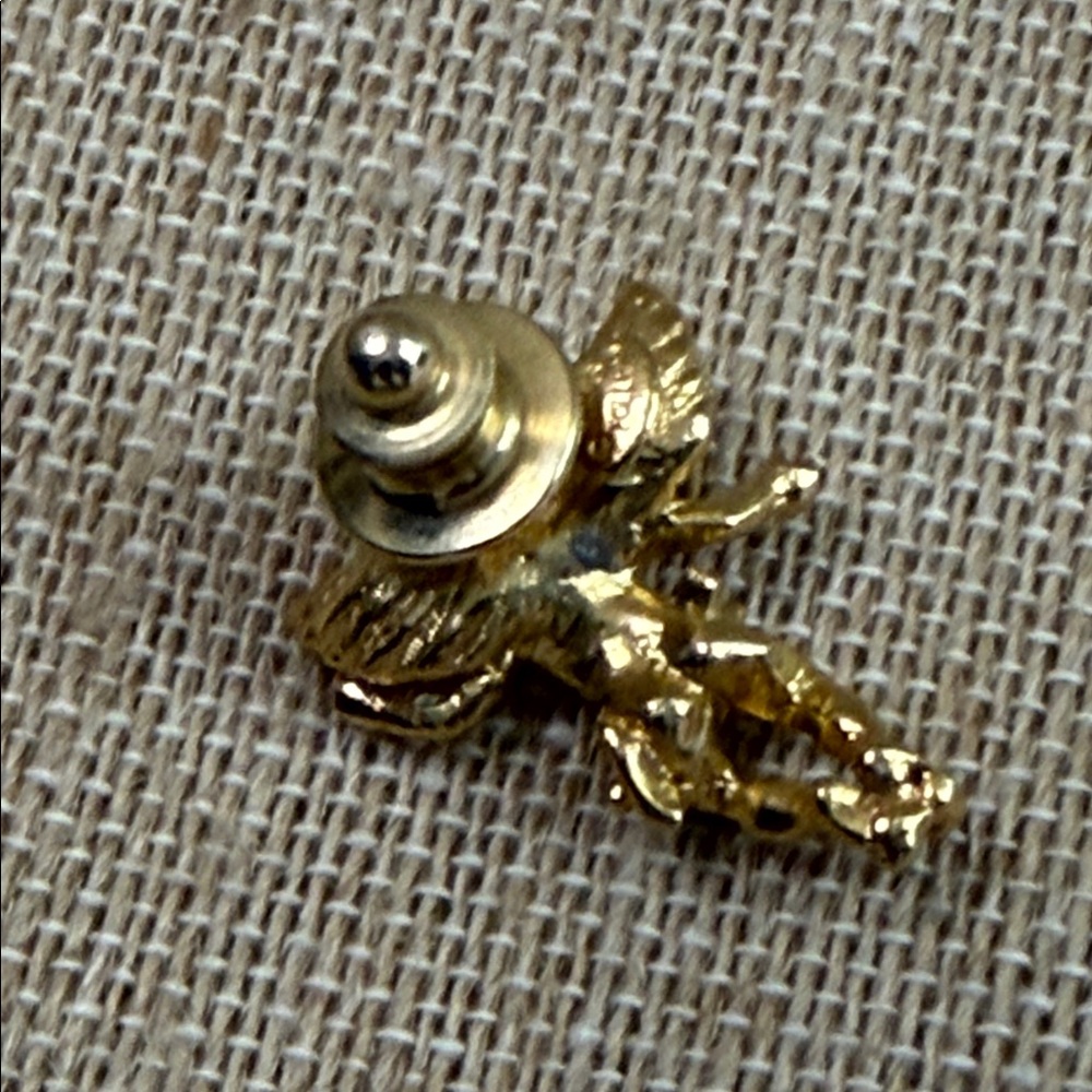 Kirks Folly Gold Angel Lapel Pin - Picture 3 of 4